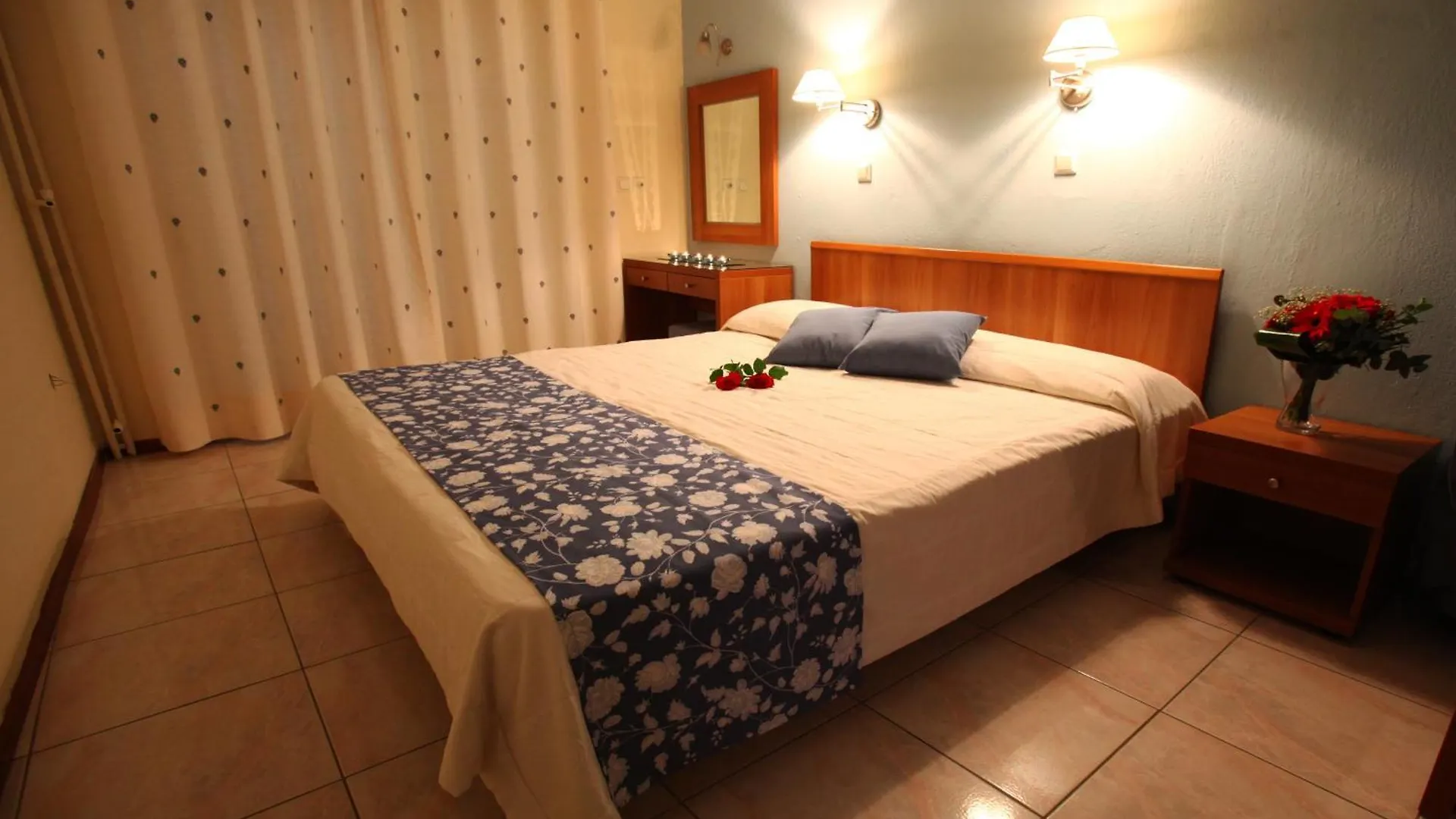 ** شقة فندقية الشقق الفندقية نيكيتيفي  Nikos House اليونان