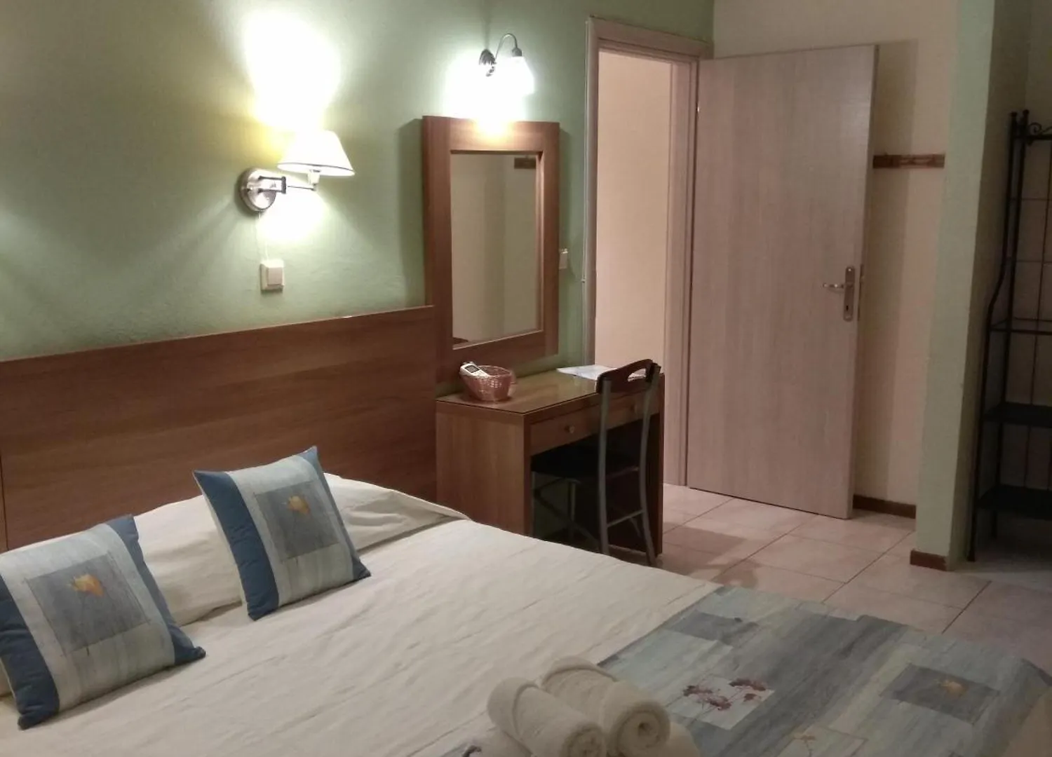 الشقق الفندقية نيكيتيفي  Nikos House 2*,  اليونان